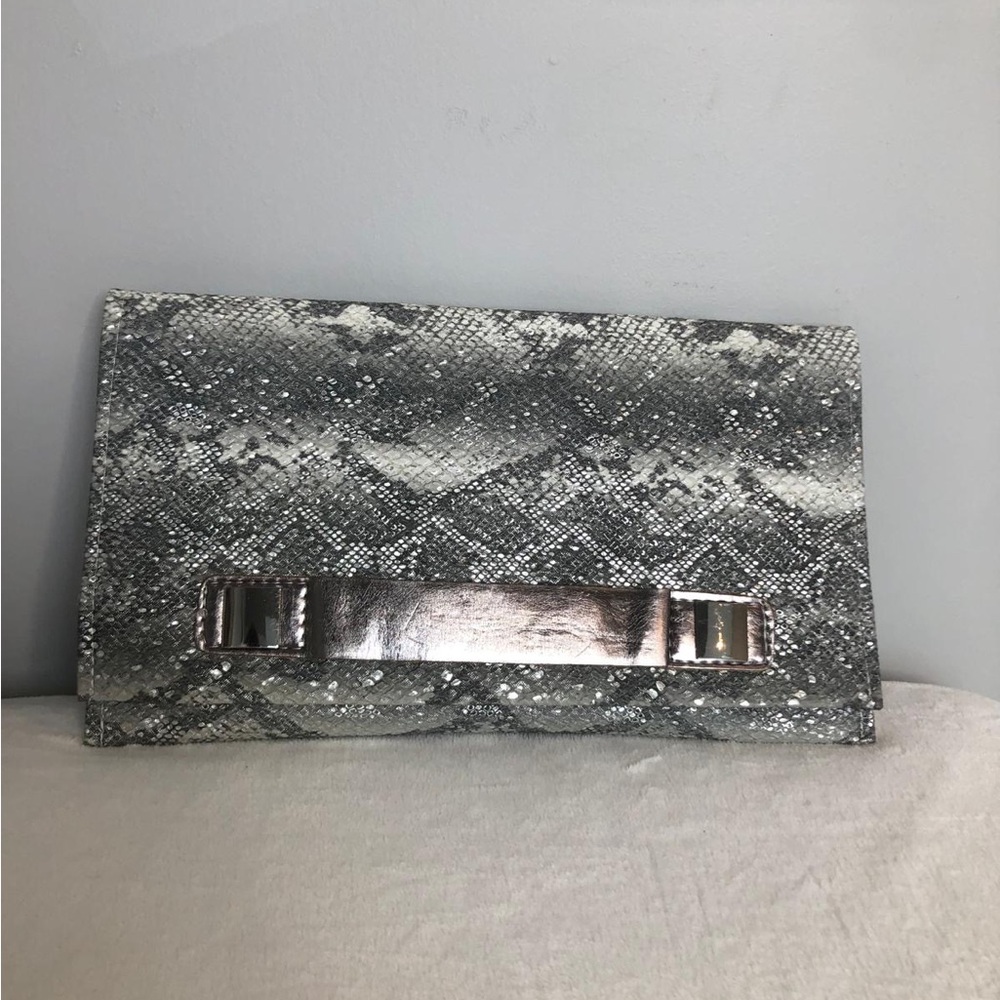 Elegant Gray Snakeskin Clutch